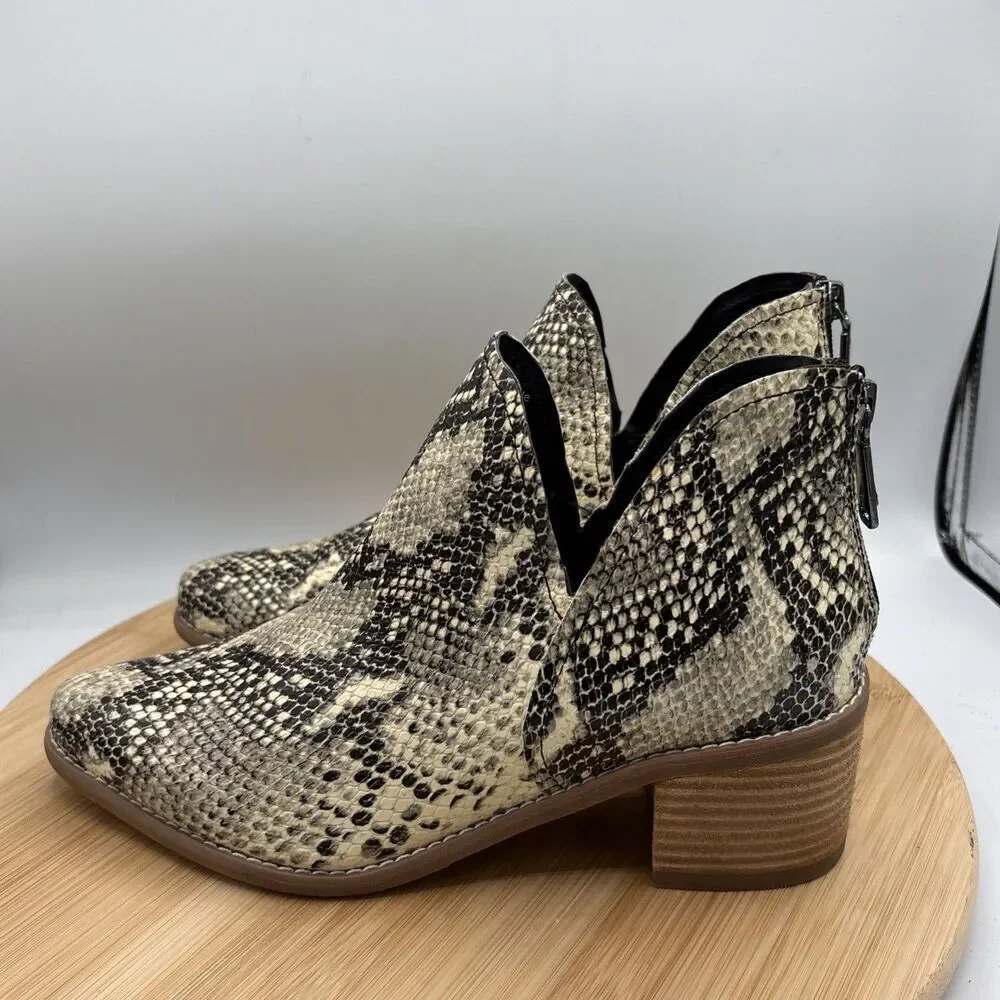Blondo Neda Snake Print Waterproof Leather Ankle Boot Back Zip Sz 8 boho Western